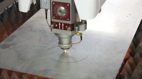 최대 절단 속도 50 M/Min 1500W 섬유 레이저 절단 기계