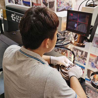 E500 500W CNC 섬유 레이저 용접 기계 빠르고 소음 없는 광고 표지 용접
