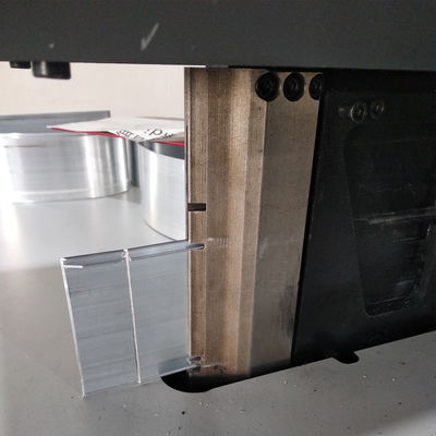알루미늄에서 3D 표기 문자를 만드는 사용자 지정 CNC Ejon T13 채널 문자 굽기 기계