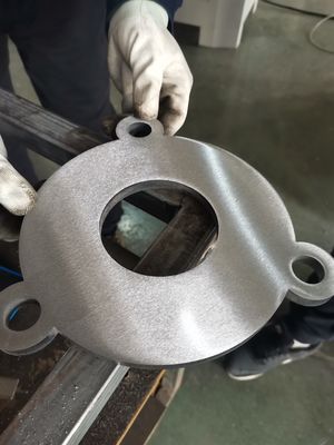 레이저 절단 및 스탬핑 부품을 위한 Ejon YZ400 벨트 배달 데스래깅 머신
