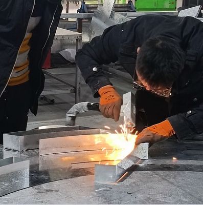 1000W 1500W 2000W 스테인리스 스틸 알루미늄을 위한 휴대용 섬유 레이저 용접 기계